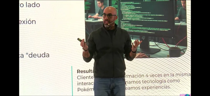 Bernardo Torres presentando proyecto de innovación con Uncommon